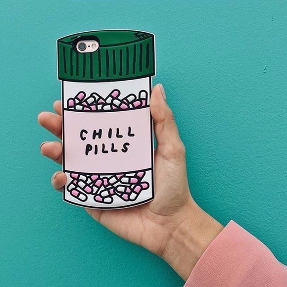 Ban.do Novelty Silicon Chill Pill IPhone Case 6/6s - Picture 1 of 6
